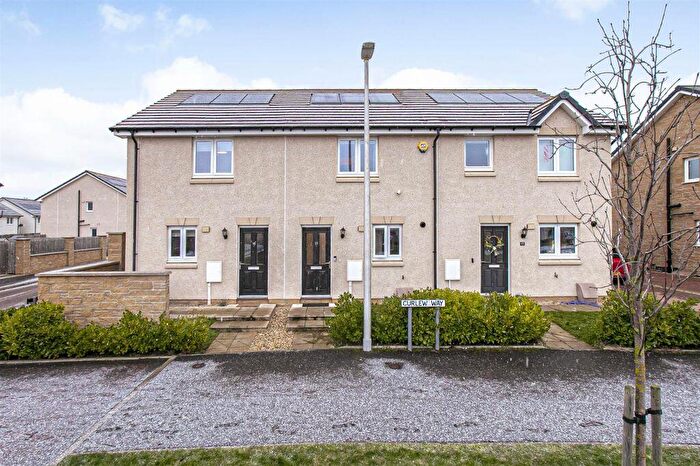 2 Bedroom Flat For Sale In Curlew Way, Inverkeithing, KY11