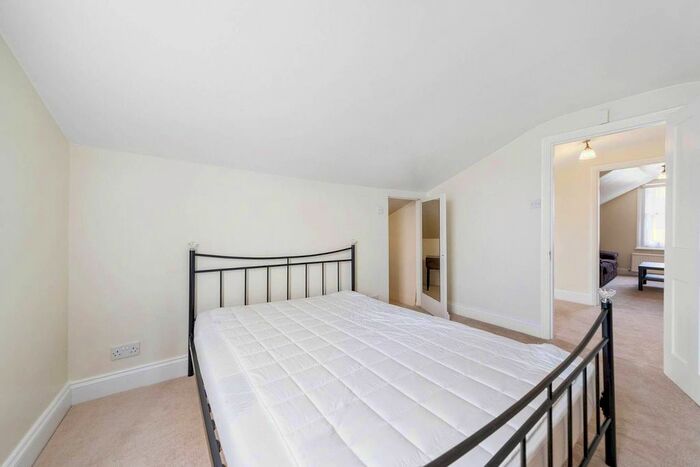 1 Bedroom Flat To Rent In Priests Bridge, Little Chelsea, London, SW14