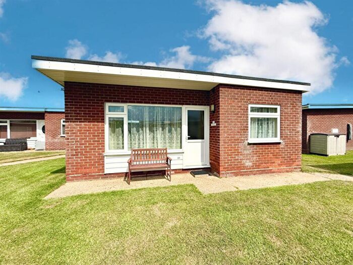 2 Bedroom Chalet For Sale In Walcott Chalet Park, Walcott, NR12