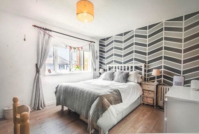 1 Bedroom Flat To Rent In Rotherwood Close, London, SW20