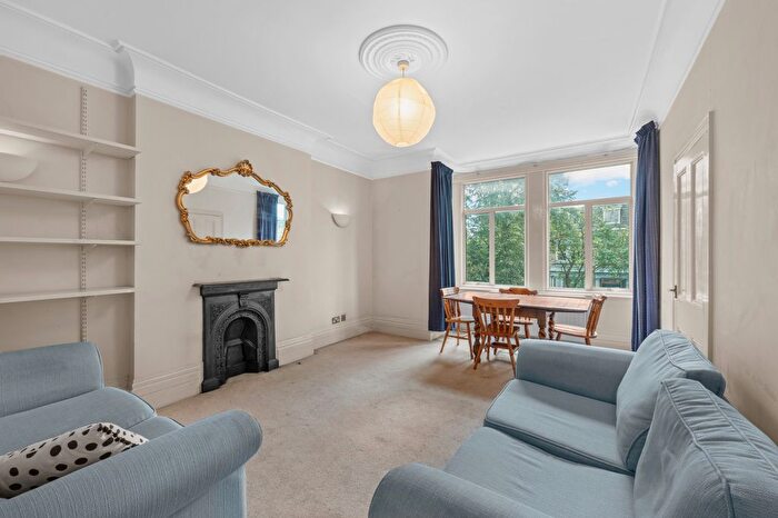 2 Bedroom Flat To Rent In West Hill, London, SW15