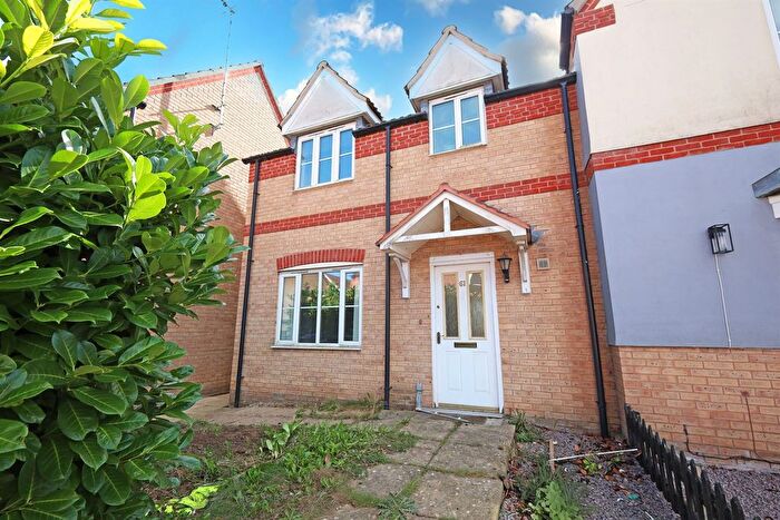 3 Bedroom Semi-Detached House To Rent In St Bedes Drive, PE21