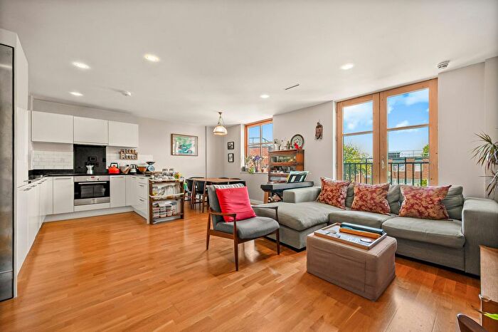 2 Bedroom Flat For Sale In Highbury Gardens, Holloway Road, N7