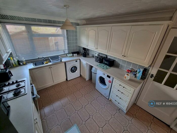 3 Bedroom Terraced House To Rent In Axminster Close, Bransholme, Hull, HU7