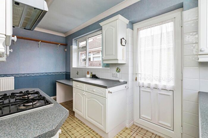 2 Bedroom Detached Bungalow For Sale In Hadleigh Drive, Lowestoft, NR32