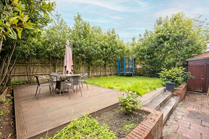 4 Bedroom Detached House To Rent In Ardmore Avenue, Guildford, GU2