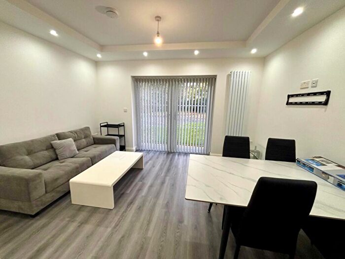 2 Bedroom Apartment To Rent In Clothorn Road, Didsbury, M20