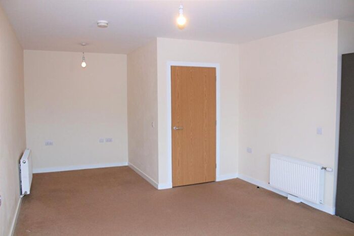 2 Bedroom Flat To Rent In Falkirk Road, Bonnybridge, FK4