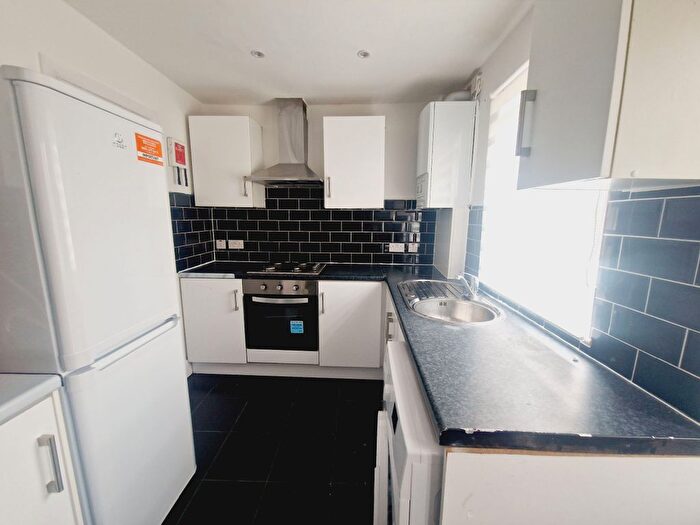 2 Bedroom Flat To Rent In Barking Road, Plaistow, London, Hr, Uk, E13
