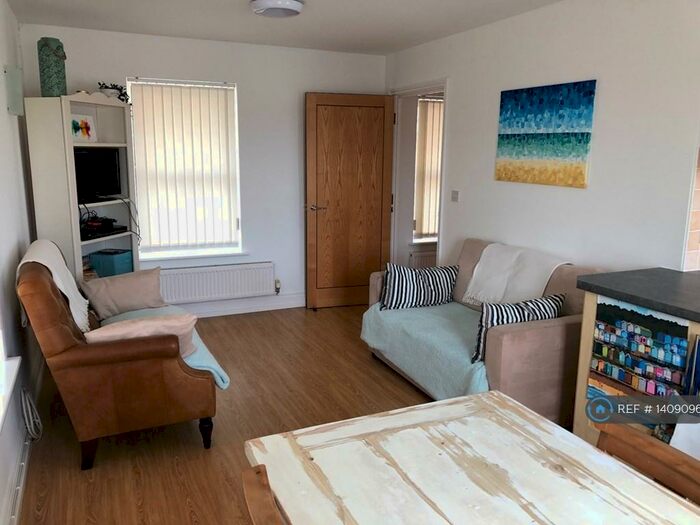 2 Bedroom Flat To Rent In Clifton Court, Walton On The Naze, CO14