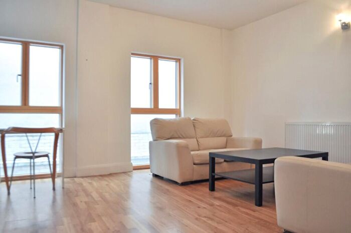 2 Bedroom Flat To Rent In Hackney Road, London, E2