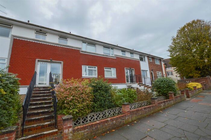 1 Bedroom Flat To Rent In Moat Croft Road, Eastbourne BN21