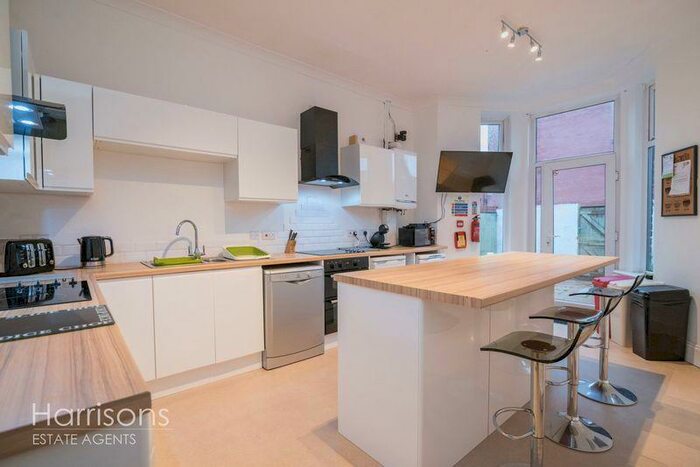 1 Bedroom Detached House To Rent In Park Road, Bolton, BL1