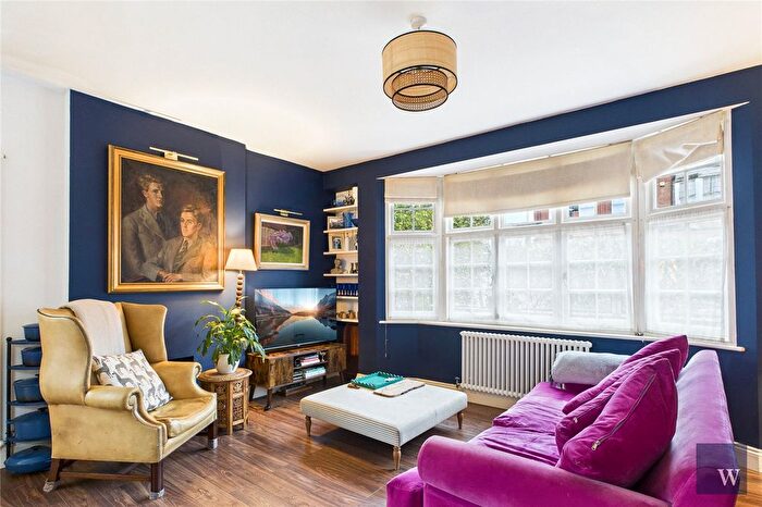 2 Bedroom Flat For Sale In Hillside Road, London, SW2