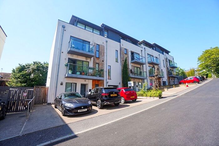 2 Bedroom Flat For Sale In Easton Street, High Wycombe, HP11