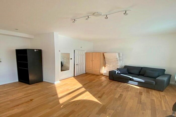 Studio To Rent In The Crest, Brecknock Road, London, N7