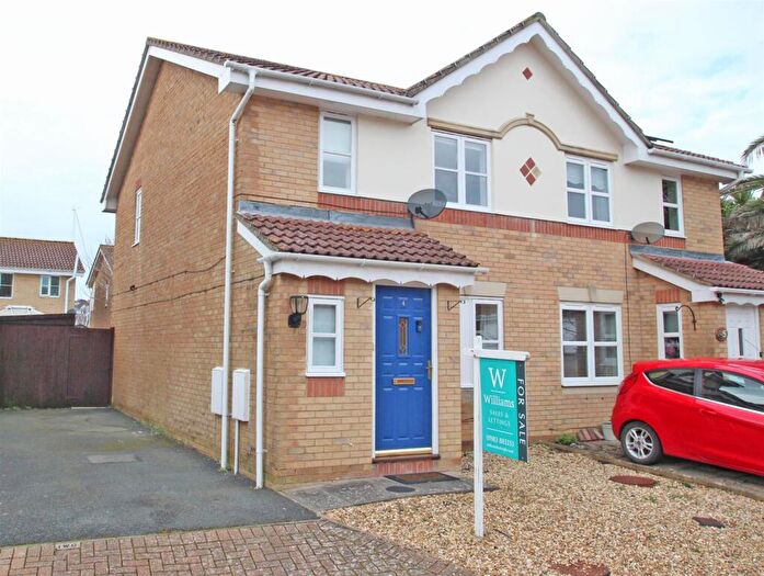 3 Bedroom Semi-Detached House To Rent In Rosetta Drive, East Cowes, PO32