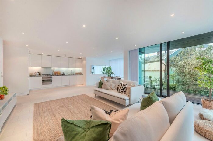 3 Bedroom Flat To Rent In Oval Road, Primrose Hill, London, NW1