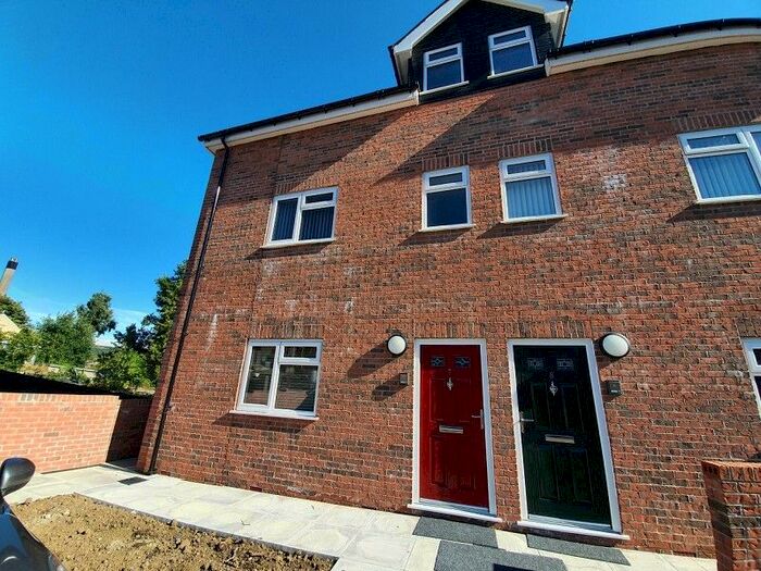 2 Bedroom Flat To Rent In Globe Apartments, High Street, Clydach, Swansea, City And County Of Swansea., SA6