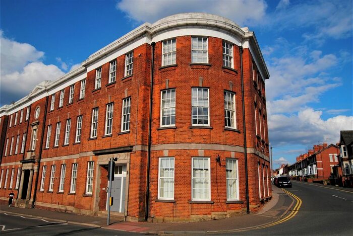 3 Bedroom Flat To Rent In Rectory Road, Rushden, NN10