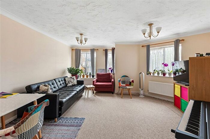 2 Bedroom Flat To Rent In Myddleton Avenue, London, N4