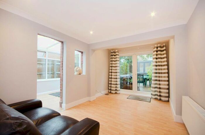 2 Bedroom Flat To Rent In Alexandra Road, Wimbledon, London, SW19
