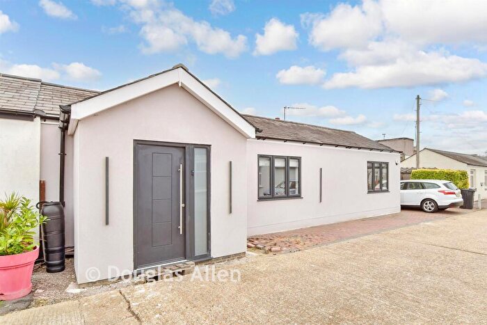 3 Bedroom Bungalow For Sale In Forest Road, Ilford, Essex, IG6