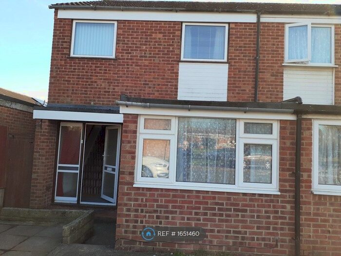 3 Bedroom Terraced House To Rent In Chiltern Road, Quedgeley, Gloucester, GL2