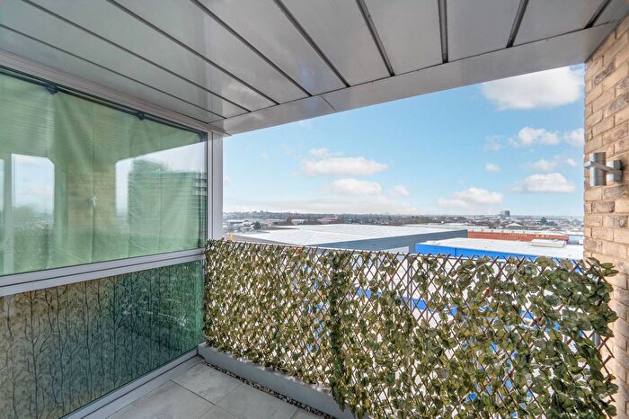 3 Bedroom Flat To Rent In Ealing Road, Alperton, Wembley, HA0