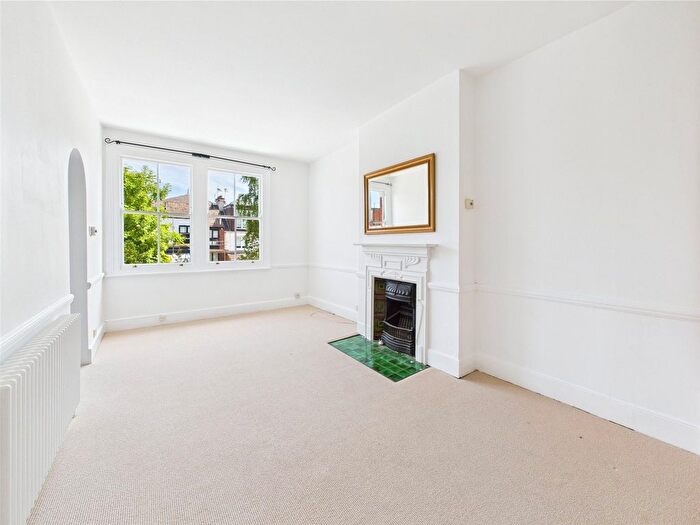 1 Bedroom Flat To Rent In Cresswell Rd, East Twickenham, TW1