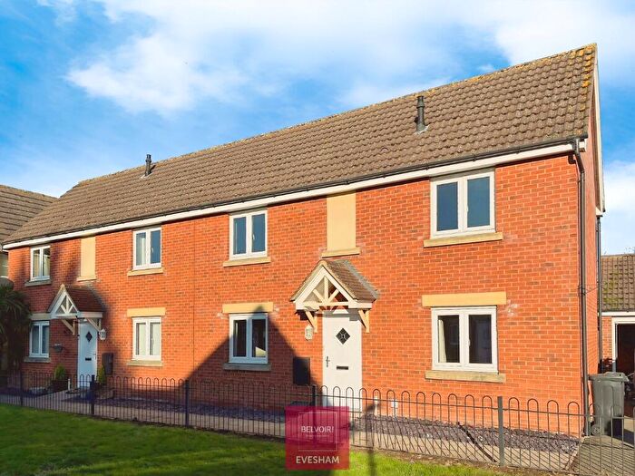 3 Bedroom Semi-Detached House To Rent In Sovereign Fields, Mickleton, GL55