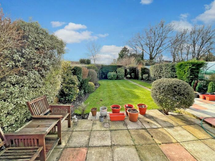 3 Bedroom Semi Detached House For Sale In Pomeroy Close, Amersham, HP7