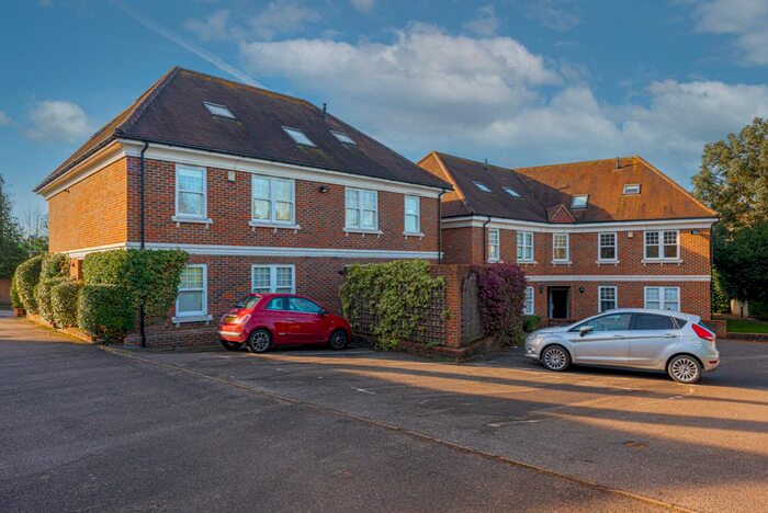 2 Bedroom Maisonette To Rent In Park Rise, Leatherhead, KT22