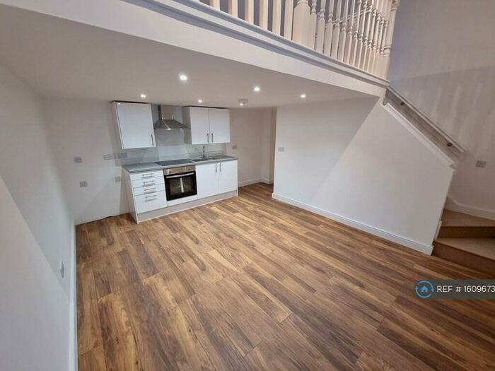 1 Bedroom Semi-Detached House To Rent In Alexandra House, London, N4