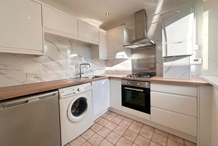 2 Bedroom Apartment For Sale In Hutton Road, Shenfield, CM15