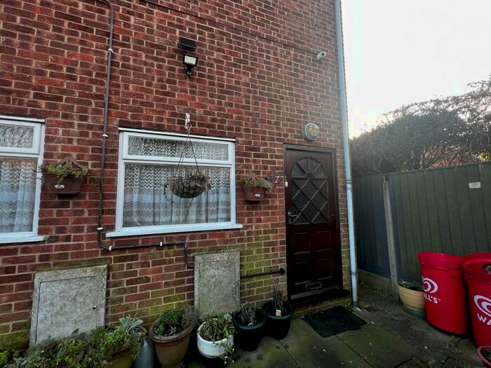 3 Bedroom Maisonette To Rent In Beech Avenue, Willington, Derby DE65