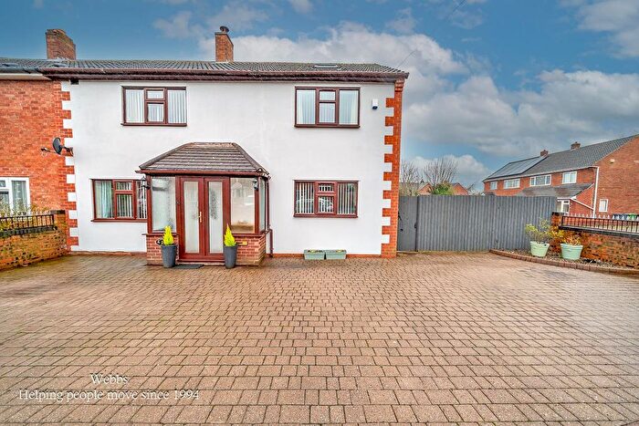 3 Bedroom Semi Detached House For Sale In Clarendon Road, Walsall, WS4