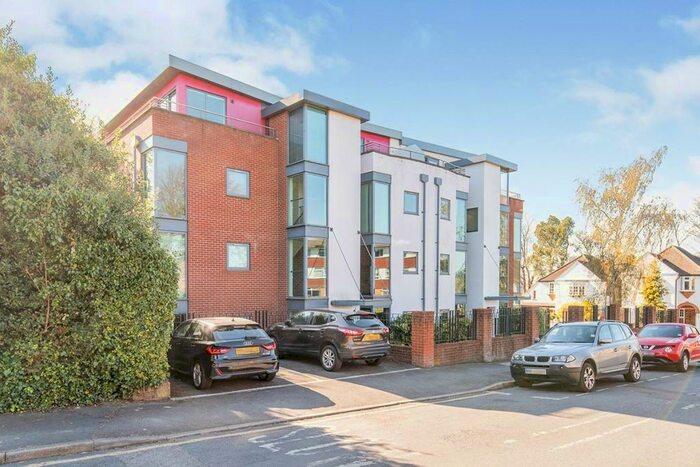 2 Bedroom Flat To Rent In Eaton Road, Sutton, Surrey, SM2
