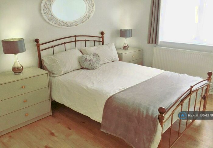 1 Bedroom Flat To Rent In Holmside Court, London, SW12