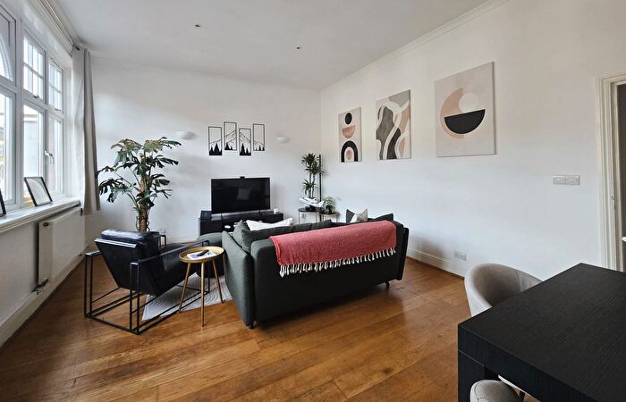 1 Bedroom Flat To Rent In Garratt Lane, London, SW18