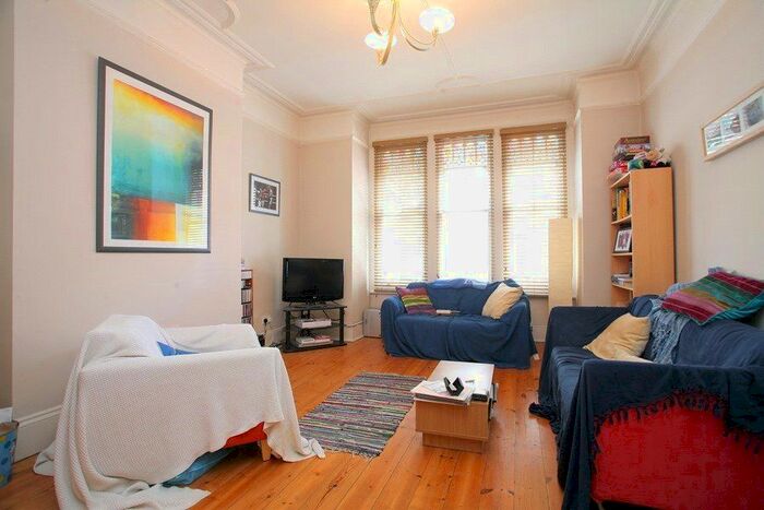 1 Bedroom Flat To Rent In Louisville Road, London, SW17