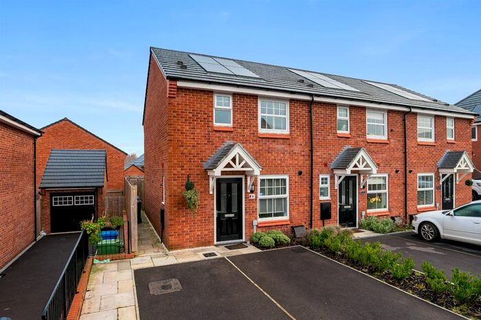 3 Bedroom End Of Terrace House To Rent In Shepherd Croft, Leigh, Lancashire, WN7