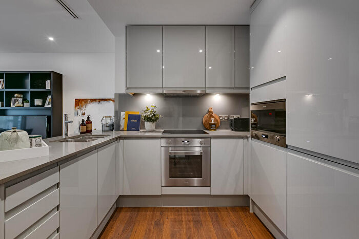 1 Bedroom Flat To Rent In Sirocco Tower, Harbour Way, London, E14