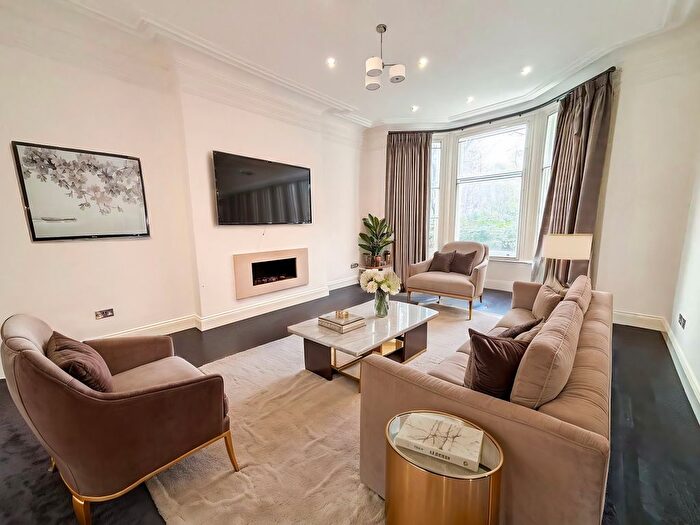 3 Bedroom Maisonette To Rent In Abbey Road, St Johns Wood, NW8