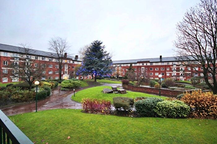 2 Bedroom Flat To Rent In Eccles New Road, Salford, M5