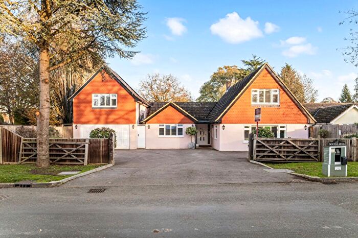 4 Bedroom Detached House For Sale In Southlawn, The Drive, Ifold, RH14