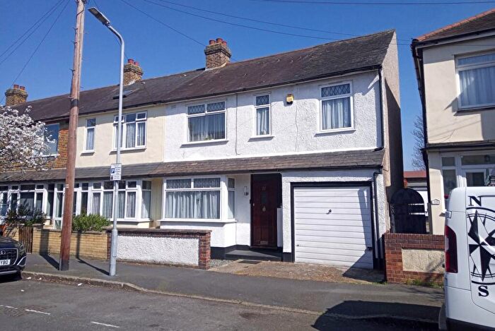 4 Bedroom End Of Terrace House For Sale In Knighton Road, Romford, RM7