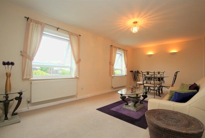 1 Bedroom Flat To Rent In Lambourn Grove, Kingston Upon Thames, KT1