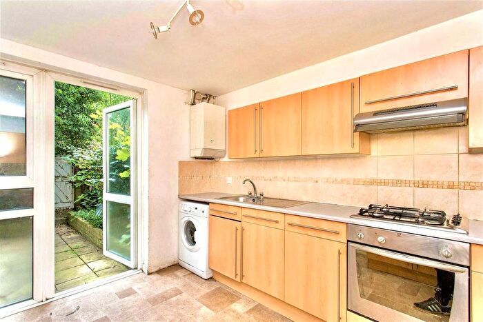 3 Bedroom Maisonette To Rent In Rydston Close, London, N7