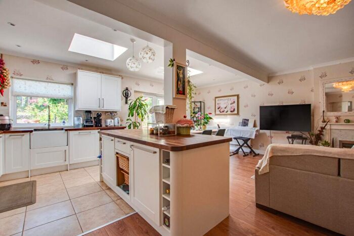 3 Bedroom Semi-Detached Bungalow For Sale In Davenport Road, Sidcup, DA14